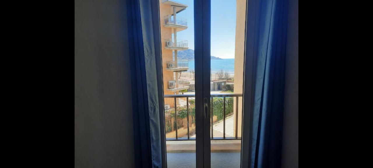 Castell Joncar,30 M De La Playa, 1Era Linea De Mar, Vista Al Mar Apartment Roses Exterior foto